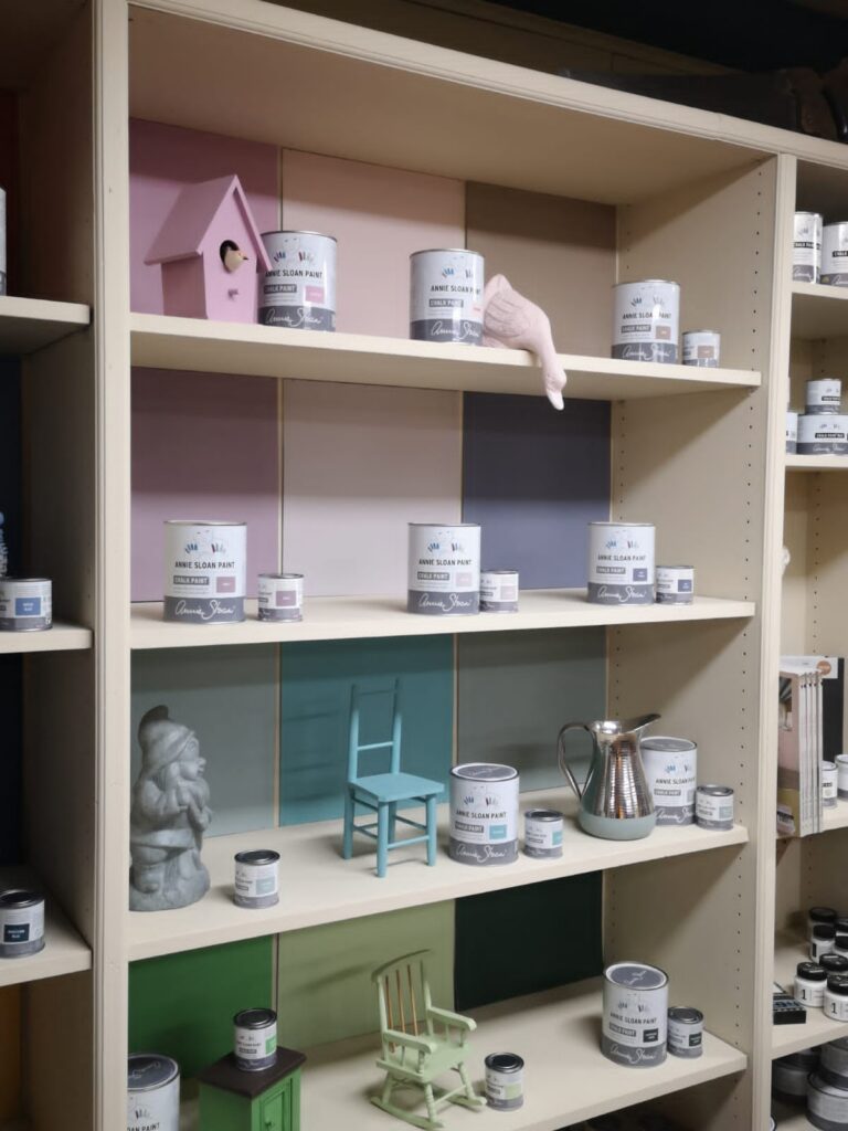 Les étagères de la boutique