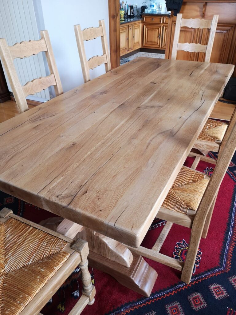 Table monastère et chaises en bois massif